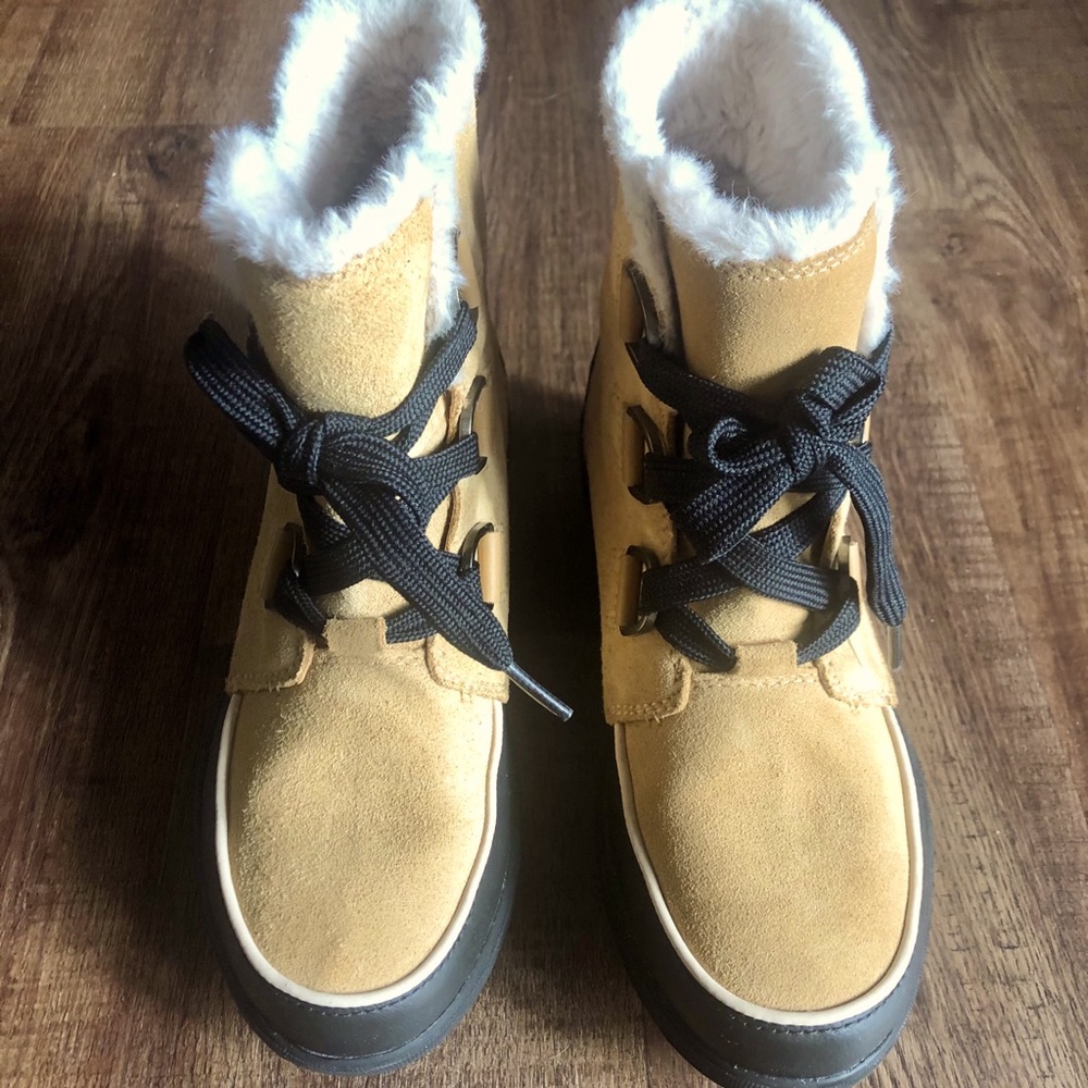 Sorel Women’s Tivoli IV Boot Size 7.5 Curry